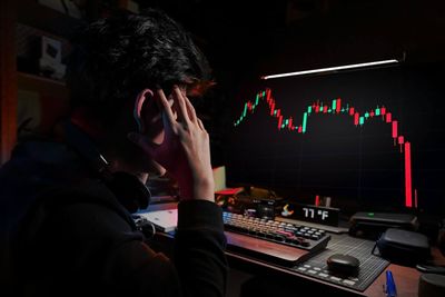 Silver, Bitcoin, and Palantir Prove That Chasing the ‘Hot Dot’ Is a Great Way to Lose Your Money